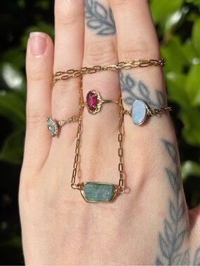 Green tourmaline built in necklace
